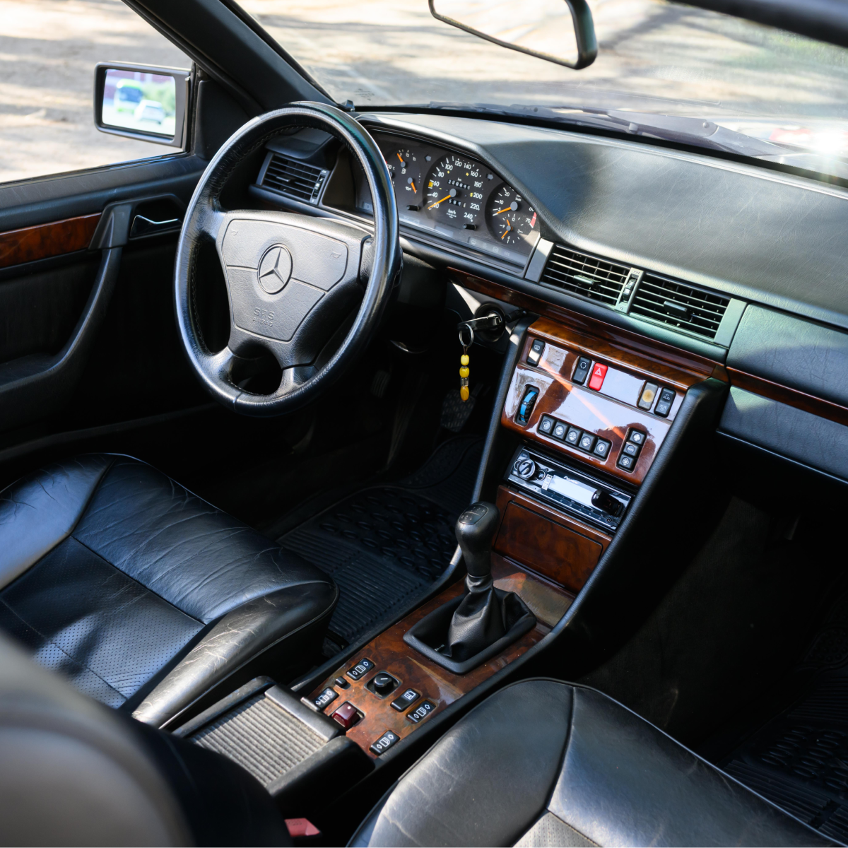 Mercedes E200 Cabrio 1994 4 Seater interior detail